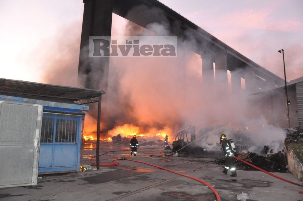 Incendio deposito Del Gratta Valle Armea 25 ottobre 2017_08
