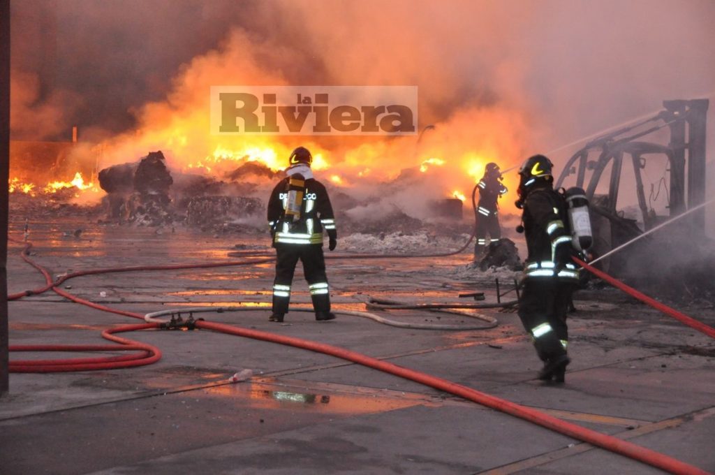 Incendio deposito Del Gratta Valle Armea 25 ottobre 2017_09