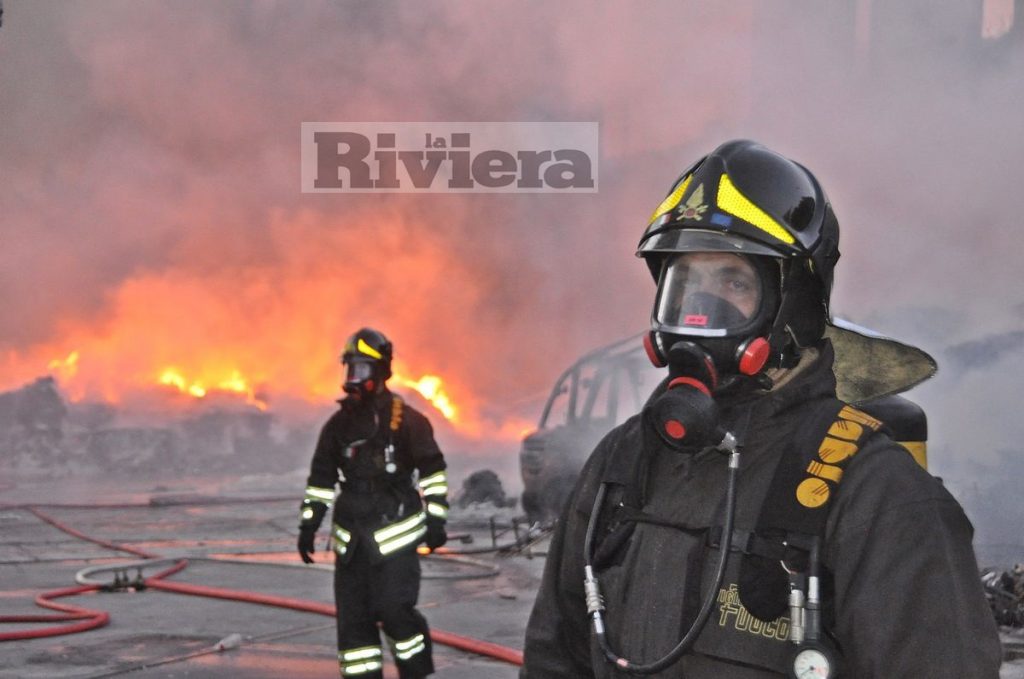 Incendio deposito Del Gratta Valle Armea 25 ottobre 2017_11