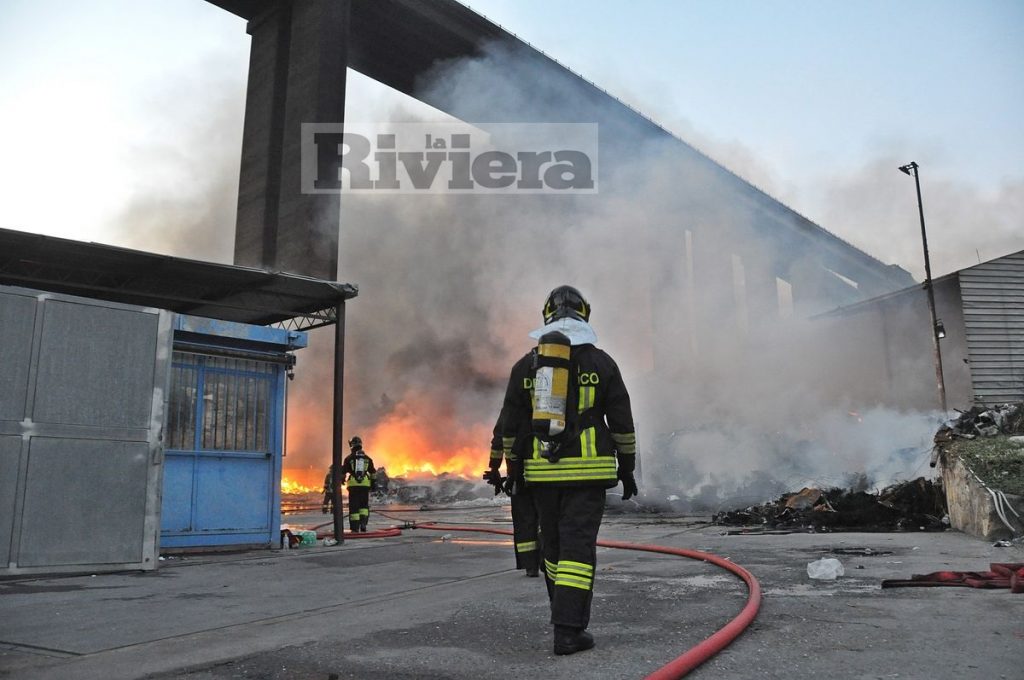 Incendio deposito Del Gratta Valle Armea 25 ottobre 2017_13