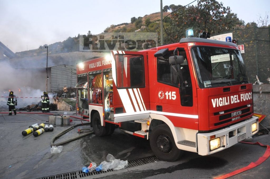 Incendio deposito Del Gratta Valle Armea 25 ottobre 2017_15