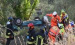 Coppia finisce nelle fasce con l'auto: muore il marito/ grave la moglie