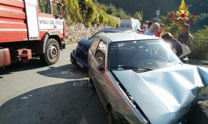 Scontro tra due auto a Badalucco, ferita una donna/ Intervento dei vigili del fuoco