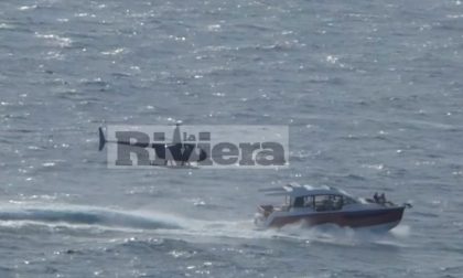 Elicottero insegue motoscafo al largo di Bordighera/ E tra gli abitanti si scatena la curiosità