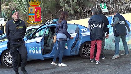 Commercio abusivo operazione della polizia a Ventimiglia