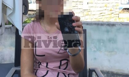 Studentessa di 12 anni denuncia: "Rapinata dello smartphone da un migrante"