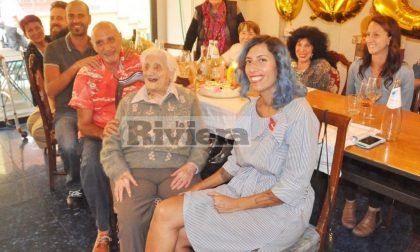 Ventimiglia: i 105 anni di Elvira Rebaudi, nonna "social" con 400 follower su Facebook/ Video e foto