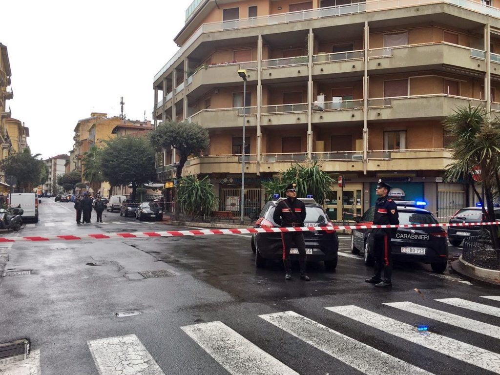 Allarme bomba Carige Ventimiglia3