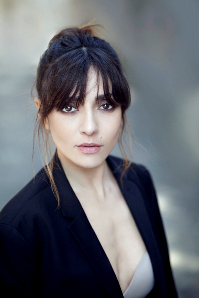 Ambra Angiolini al Casinò ne “La guerra dei Roses”