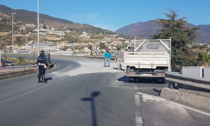 Camion perde cemento in via Padre Semeria a Sanremo