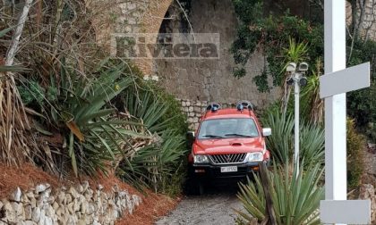 Vigili del fuoco soccorrono anziano per malore sulla strada dei Balzi Rossi