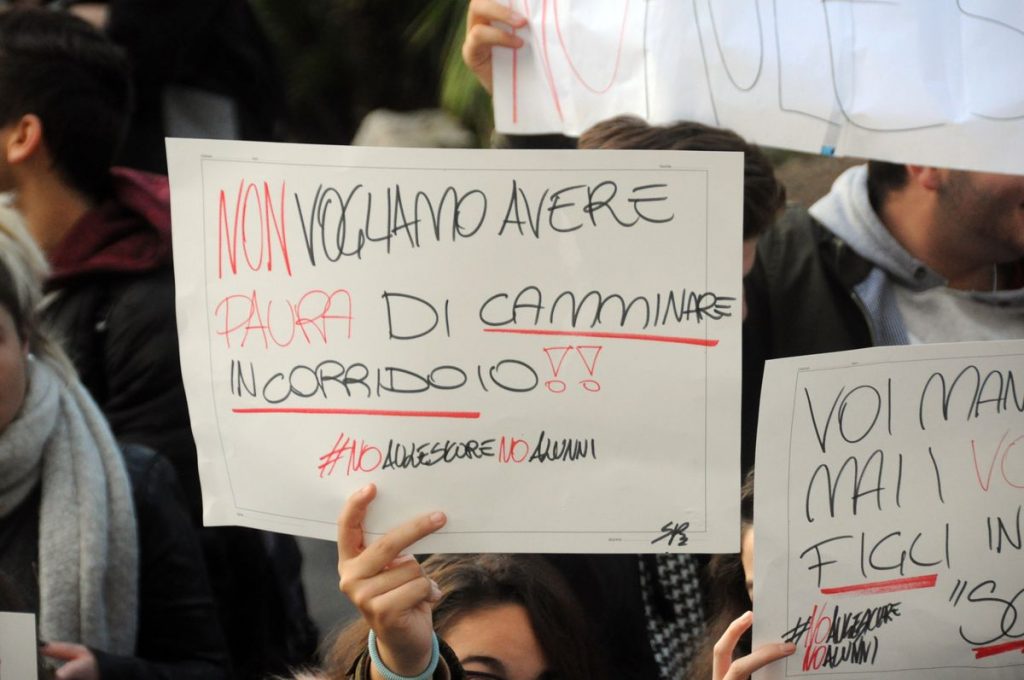 Scuola manifestazione protesta davanti Comune Sanremo 28 novembre 2017_14