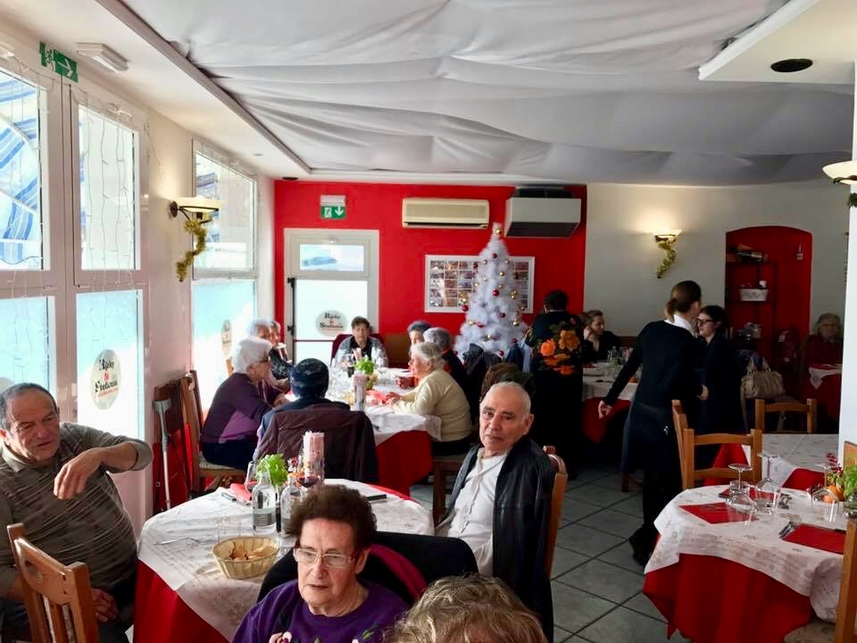 Aperte le iscrizioni alla cena di Natale per gli anziani di Riva Ligure