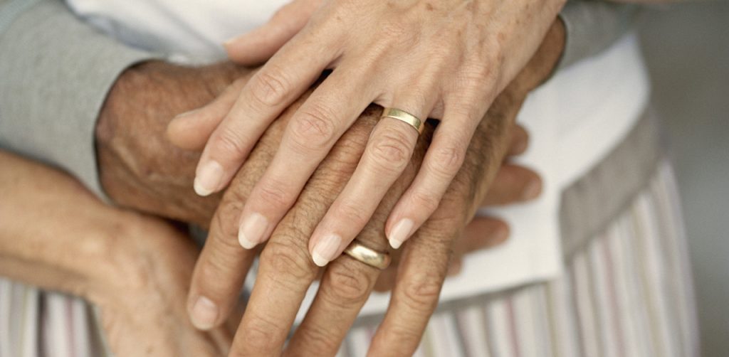 Scapolo si sposa per la prima volta a 81 anni