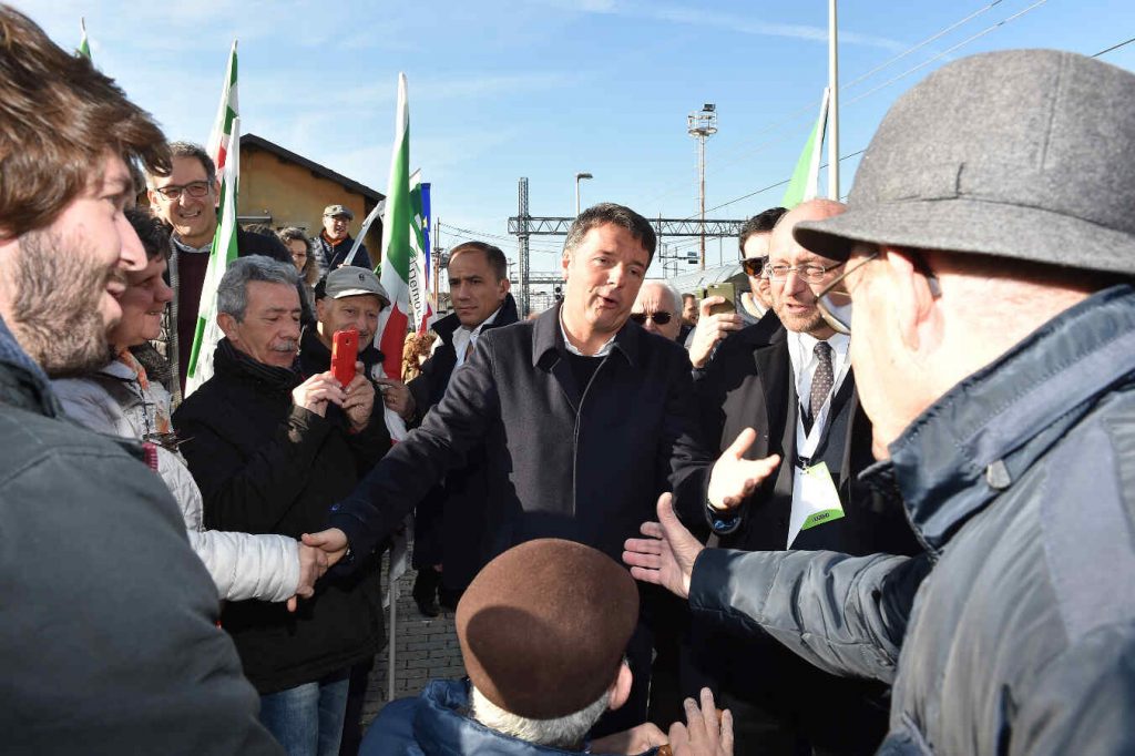Destinazione Italia, Matteo Renzi arriva in stazione a Taggia