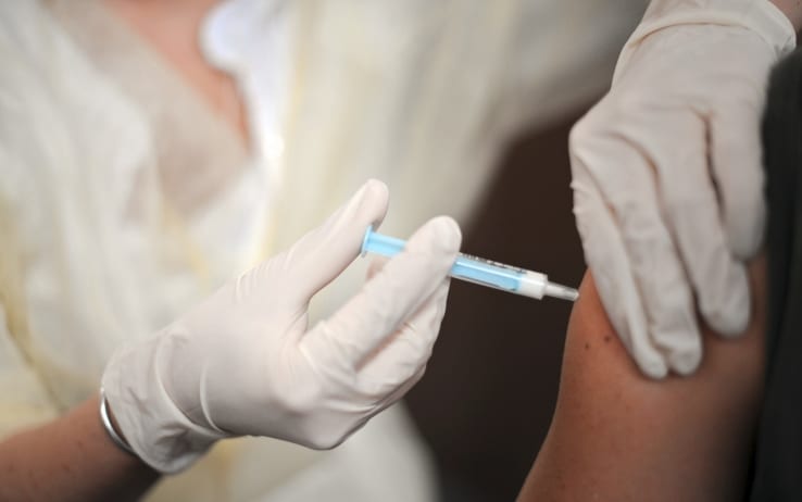 Possibile accordo tra Liguria e Piemonte per vaccinare i turisti