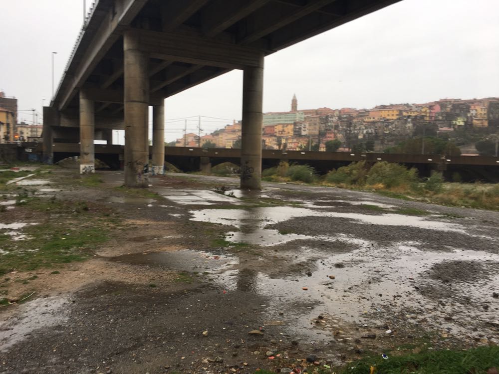 Maltempo: evacuato il greto del fiume Roja, 5 migranti tratti in salvo dai vigili del fuoco