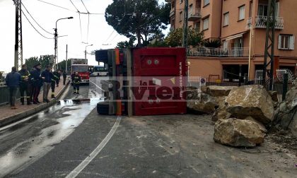 Aurelia chiusa quasi 9 ore per il camion ribaltato: ora è riaperta