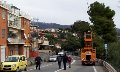 Crolla un traliccio: Aurelia chiusa tra Sanremo e Bussana