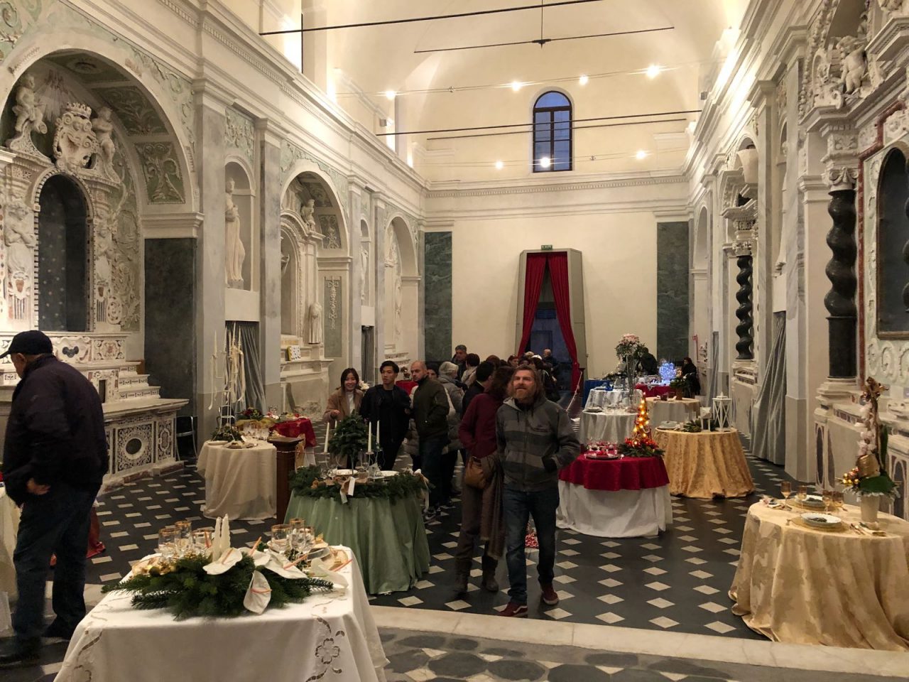 Ecco come addobbare la tavola a Natale: i segreti nella chiesa di San Francesco