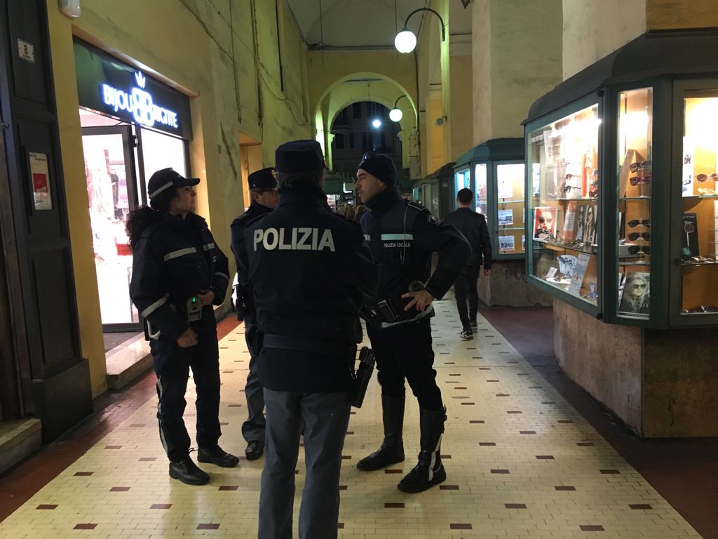 Attimi di paura per una bimba smarrita a Imperia