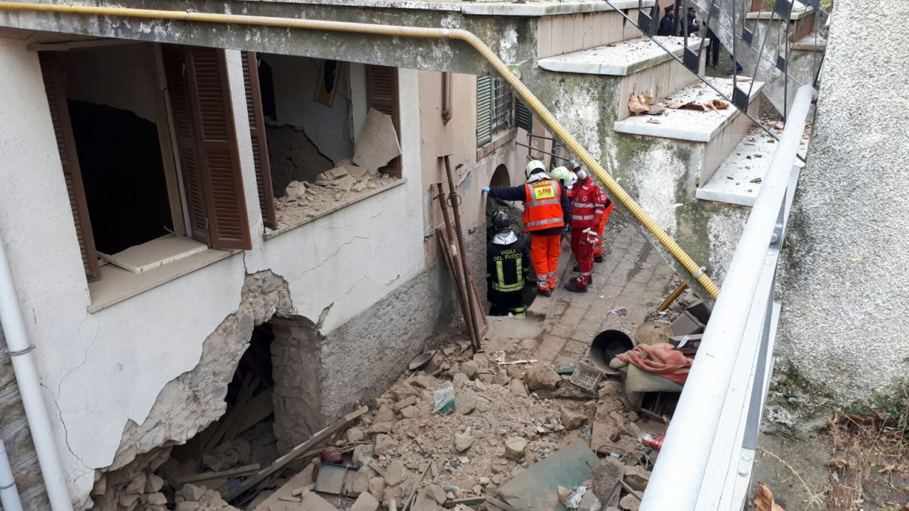 L’esplosione di Baiardo: 75enne potrebbe perdere un piede/ ora si contano i danni/ Video e Foto
