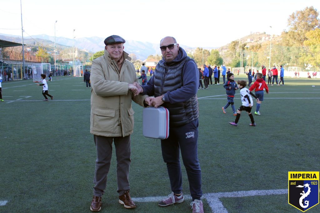 Fidas dona un defibrillatore all’Asd Imperia