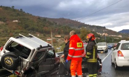 Frontale tra due auto sulla statale 28 a Imperia: 4 feriti traffico interrotto