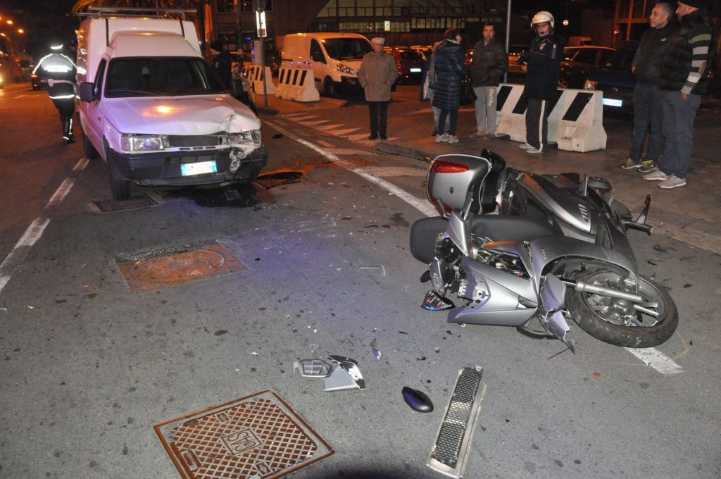 Incidente piazza Eroi Sanremesi Sanremo scooter_04