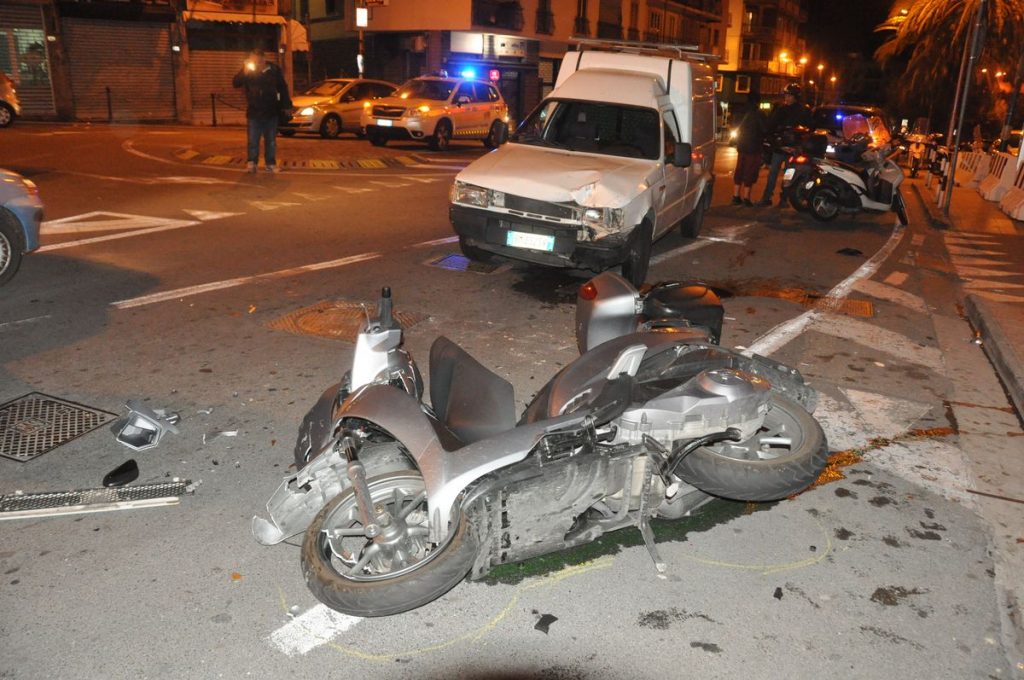Incidente piazza Eroi Sanremesi Sanremo scooter_06