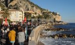 Migranti: la Francia "mostra i muscoli", frontiera con l'Italia protetta da reti di 2,5 metri, camionette e decine Crs