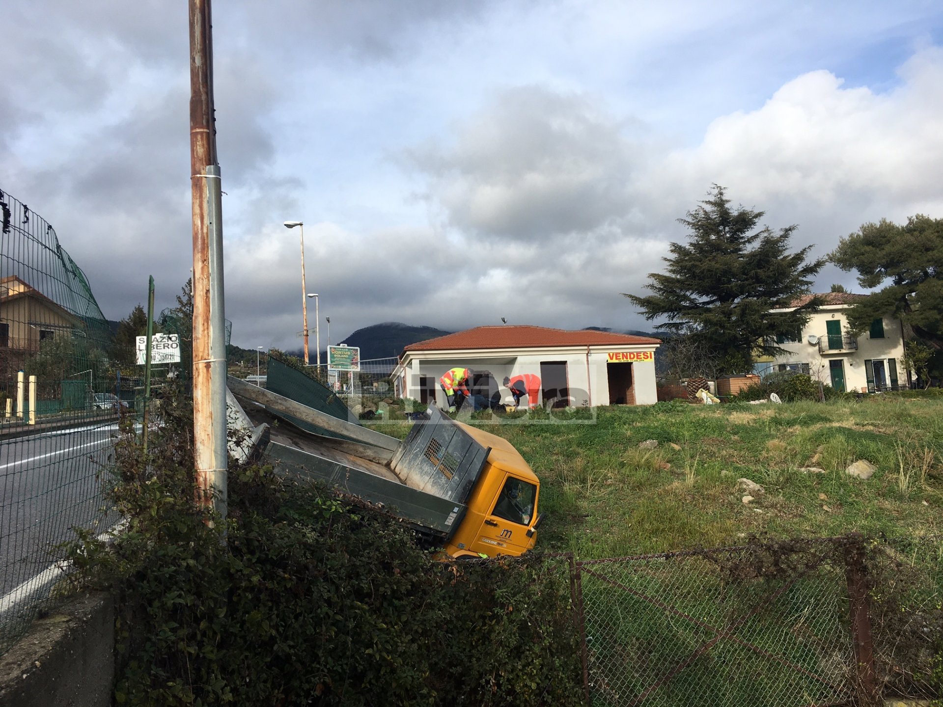 Motocarro Sanremo via Padre Semeria fuori strada