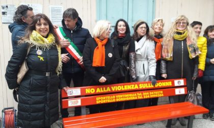 Violenza contro le donne: 40 casi in tre anni/ Camporosso inaugura 2 panchine