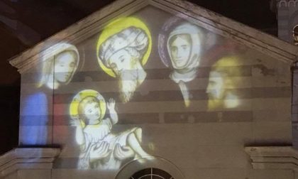 Giallo a Ventimiglia: velo e turbante nella Natività di Gesù proiettata sulla Chiesa/ Parroco: "Casco dalle nuvole"