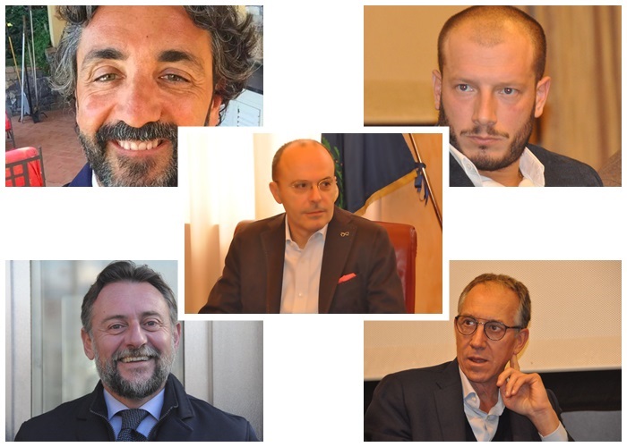 Gli auguri di Natale 2017 dei sindaci della provincia di Imperia corrono su Facebook