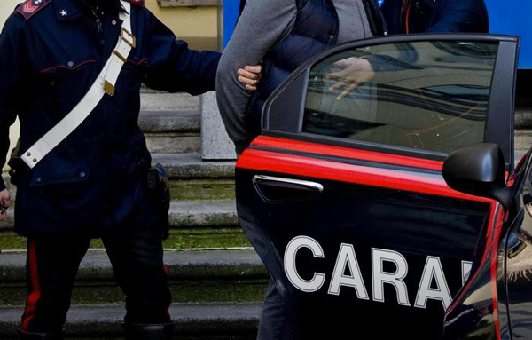 Un 38enne “armato” di pitbull terrorizza i passanti a Bordighera, arrestato ad Andora
