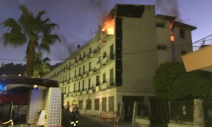 Vasto incendio all'ultimo piano dell'ex albergo Teresa messo all'asta