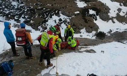 Scivola sul ghiaccio col quad e muore davanti ai soccorritori di altri 2 escursionisti