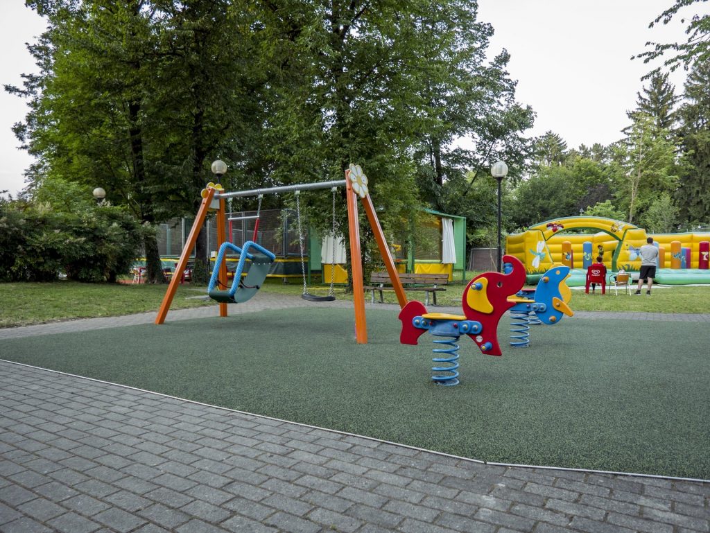 Nuovi giochi per bimbi nei giardini ex Pontello a Sanremo