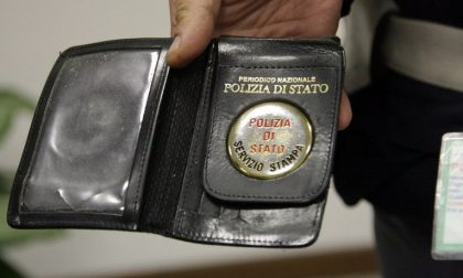 Un tesserino da poliziotta per i giochi erotici di una donna imperiese di 61 anni: condannata per falso