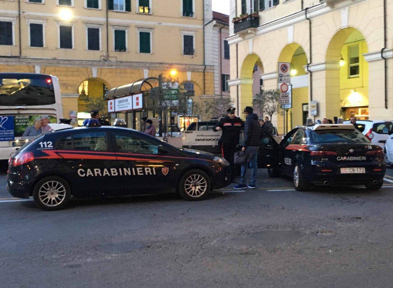 Schiaffi alla fermata del bus: attimi di concitazione a Imperia