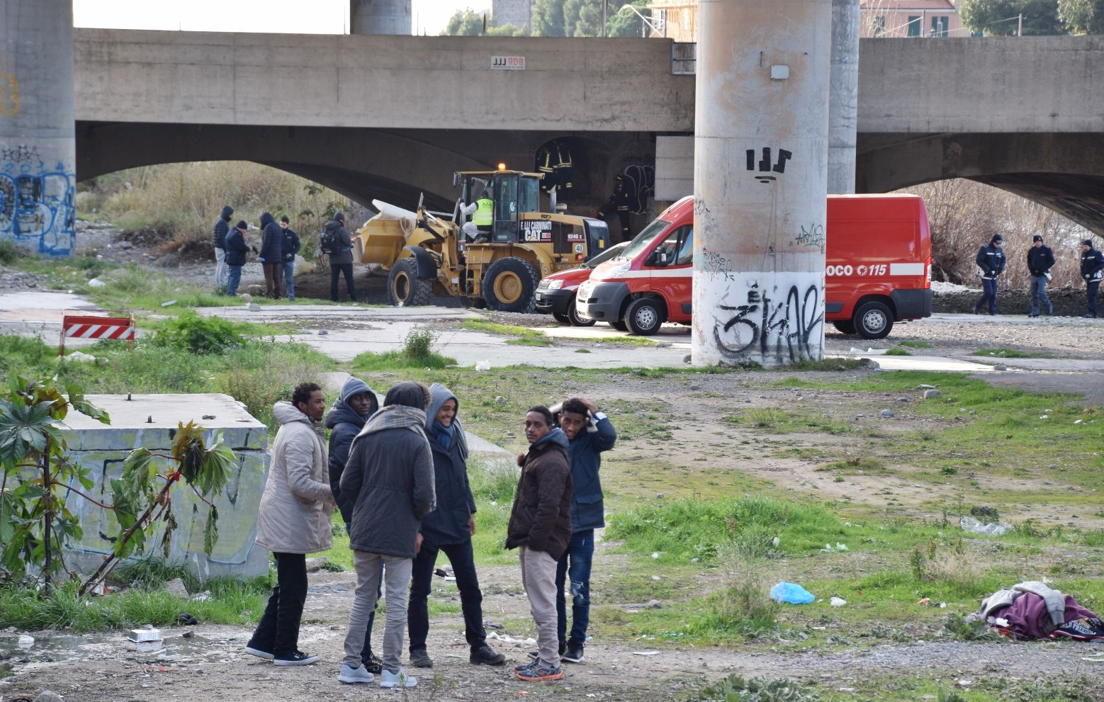 (1) Migranti Ventimiglia sgombero ponte Ferrovia Roja Roya_05