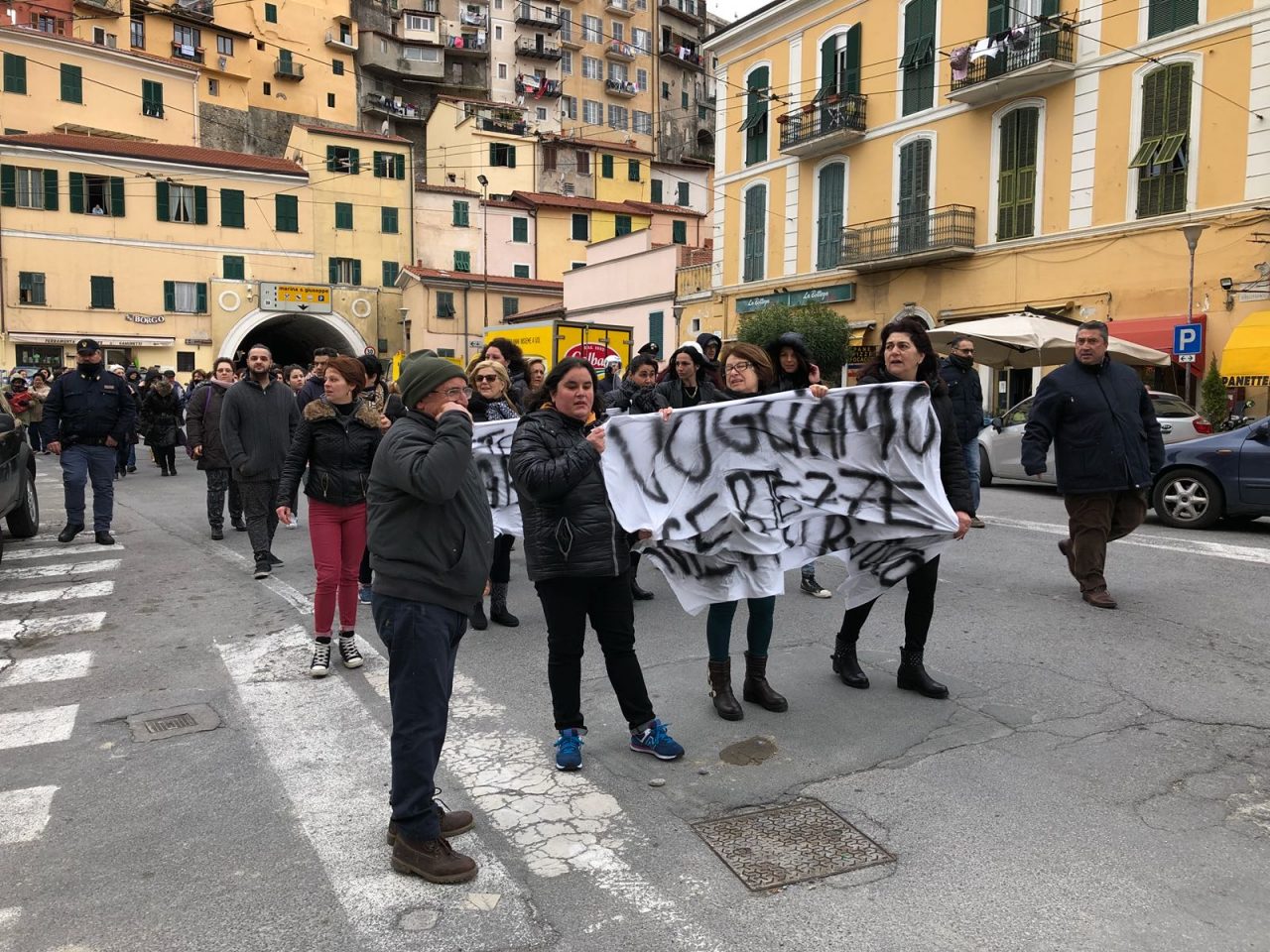 Gruppo di genitori minaccia di occupare scuole Cavour contro chiusura