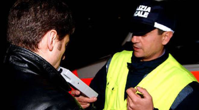 Con moto rubata e ubriaco causa incidente stradale