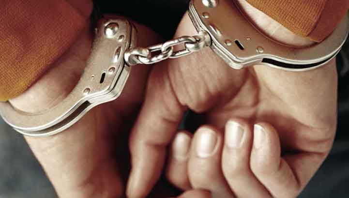 Arrestato richiedente asilo che molestava le ragazzine sull’autobus