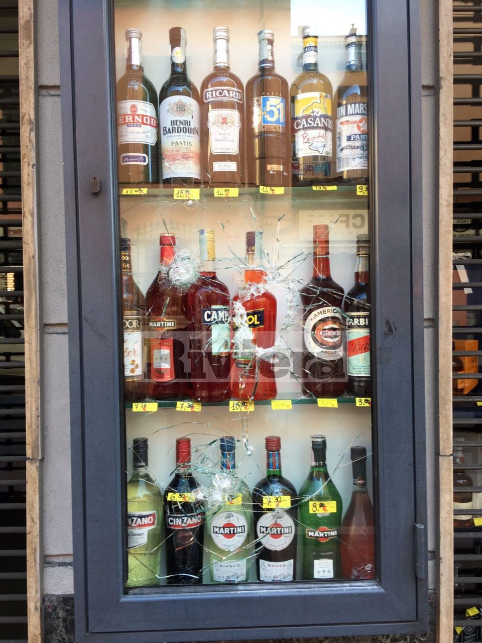 Tentato furto con scasso all’espositore “Eurodrink” di Ventimiglia/ Fermati 3 sospetti