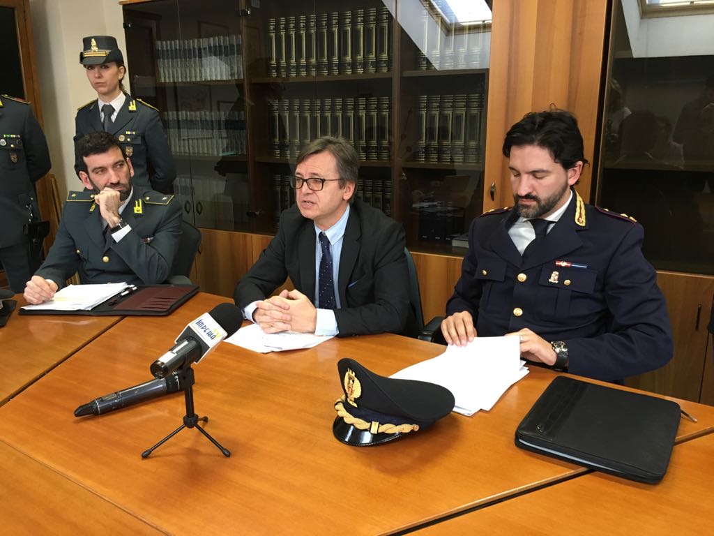 Vivevano sotto soglia povertà, con villa, auto, terreni e conti bancari: sequestrati beni per un milione a famiglia Rinaldi