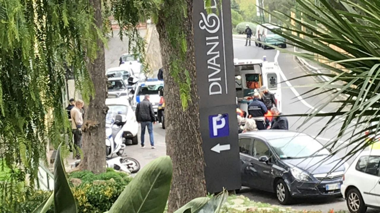 Drammatico scontro a Sanremo. Ragazza gravissima al Santa Corona