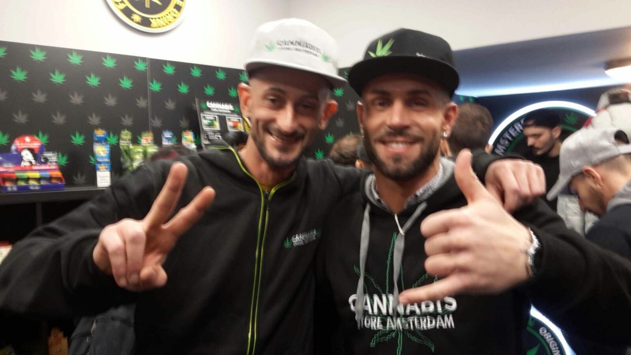 A Sanremo il primo negozio di… marijuana! Foto e video