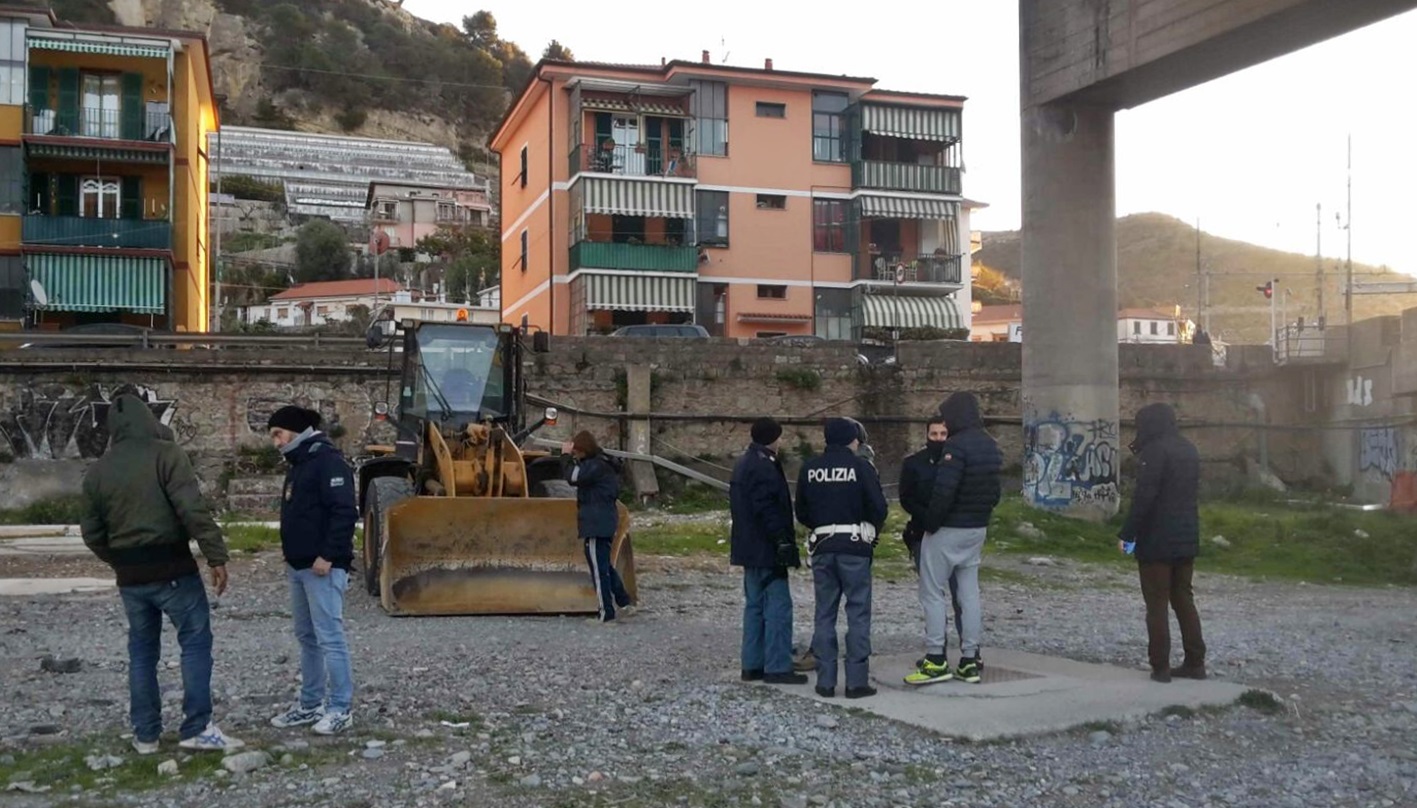 Migranti Ventimiglia sgombero ponte Ferrovia Roja Roya